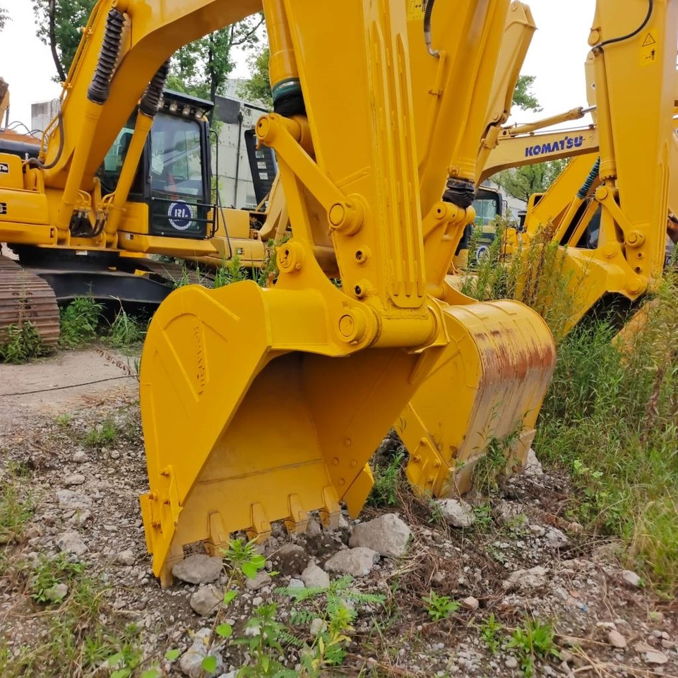 Crawler excavator Komatsu PC 200-8: picture 12