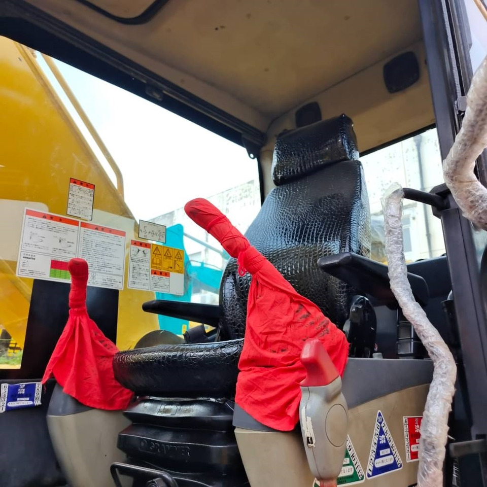 Crawler excavator Komatsu PC 200-8: picture 7