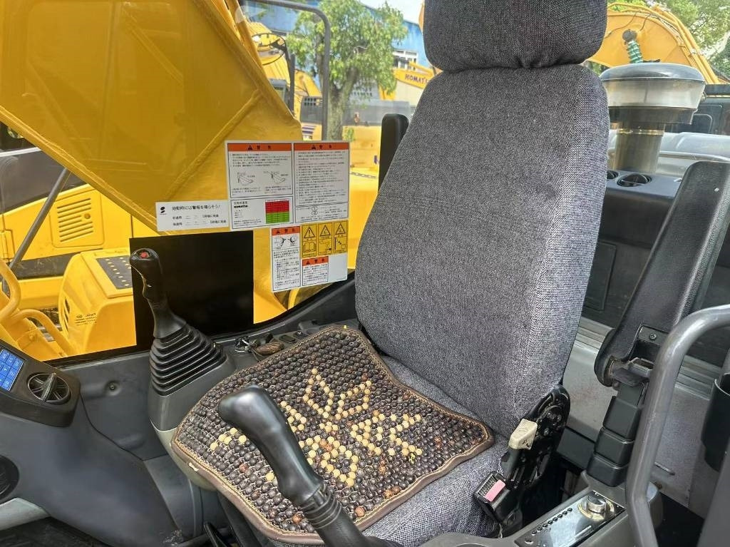 Komatsu PC 220-8 - Crawler excavator: picture 3 Komatsu PC 220-8 - Crawler excavator: picture 3