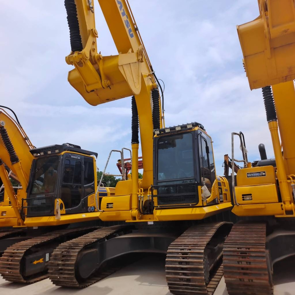 Komatsu PC 220 - Crawler excavator: picture 1 Komatsu PC 220 - Crawler excavator: picture 1