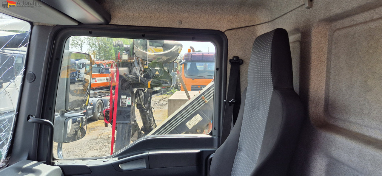 MAN TGL 8.150 4X2 BL Unfallschaden bedingt fahrbereit, Motor ok - Commercial vehicle: picture 3 MAN TGL 8.150 4X2 BL Unfallschaden bedingt fahrbereit, Motor ok - Commercial vehicle: picture 3