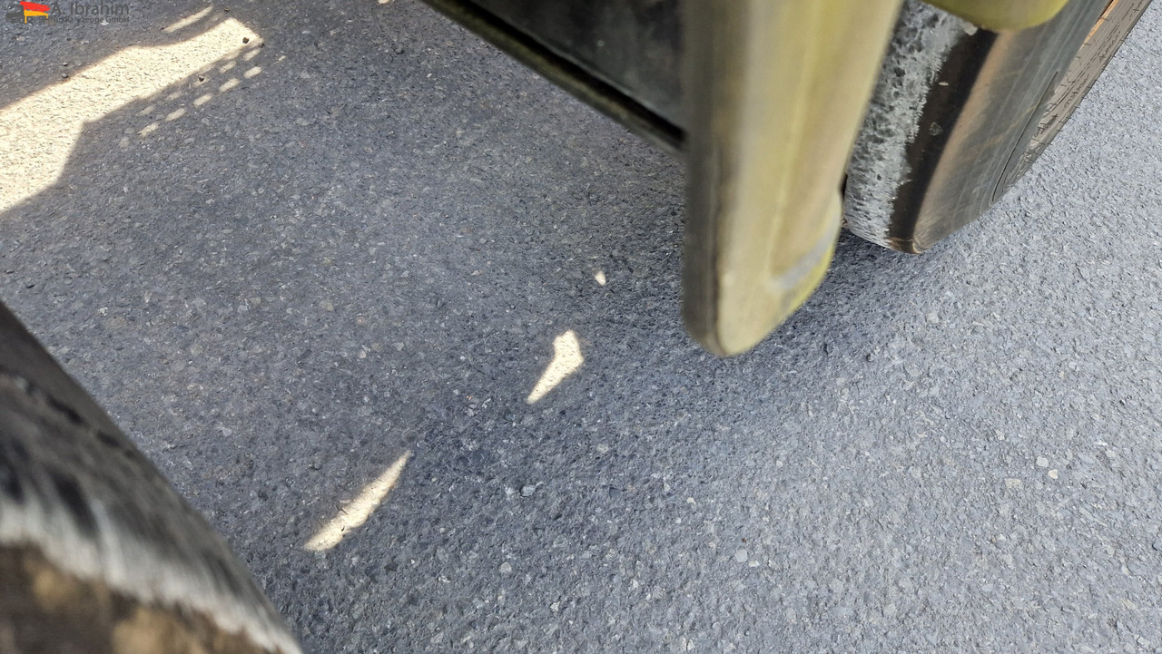 Krone SD Containerchassis 2x 20, 30, 40 ft deutscher Auflieger, ausziehbar - Container transporter/ Swap body semi-trailer: picture 3 Krone SD Containerchassis 2x 20, 30, 40 ft deutscher Auflieger, ausziehbar - Container transporter/ Swap body semi-trailer: picture 3