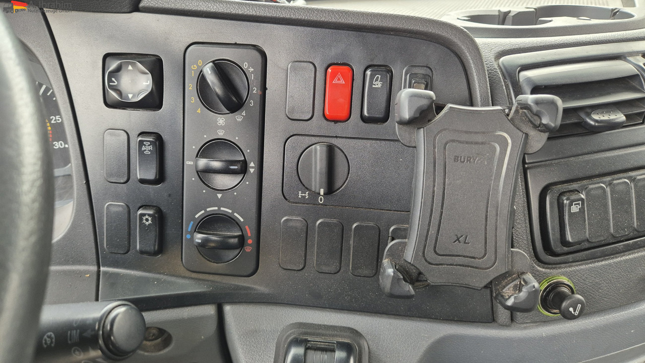 Mercedes-Benz 1833 HIAB Kran, Funk FB Scheckheft gepflegt bei Mercedes - Dropside/ Flatbed truck, Crane truck: picture 5 Mercedes-Benz 1833 HIAB Kran, Funk FB Scheckheft gepflegt bei Mercedes - Dropside/ Flatbed truck, Crane truck: picture 5