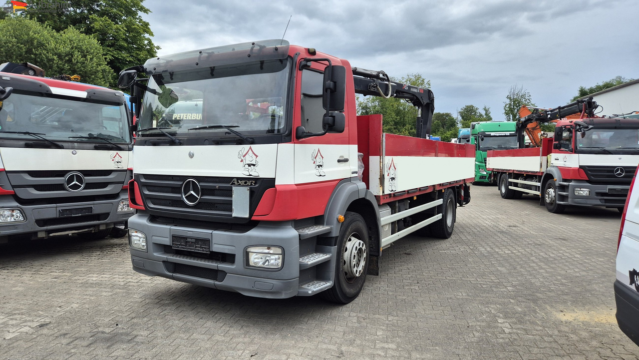 Mercedes-Benz 1833 HIAB Kran, Funk FB Scheckheft gepflegt bei Mercedes - Dropside/ Flatbed truck, Crane truck: picture 1 Mercedes-Benz 1833 HIAB Kran, Funk FB Scheckheft gepflegt bei Mercedes - Dropside/ Flatbed truck, Crane truck: picture 1