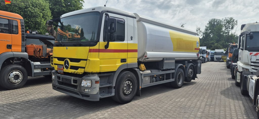 Mercedes-Benz 2536 L 3 Kammer 19500 L Oben Unten Befüllung - Tank truck: picture 1 Mercedes-Benz 2536 L 3 Kammer 19500 L Oben Unten Befüllung - Tank truck: picture 1