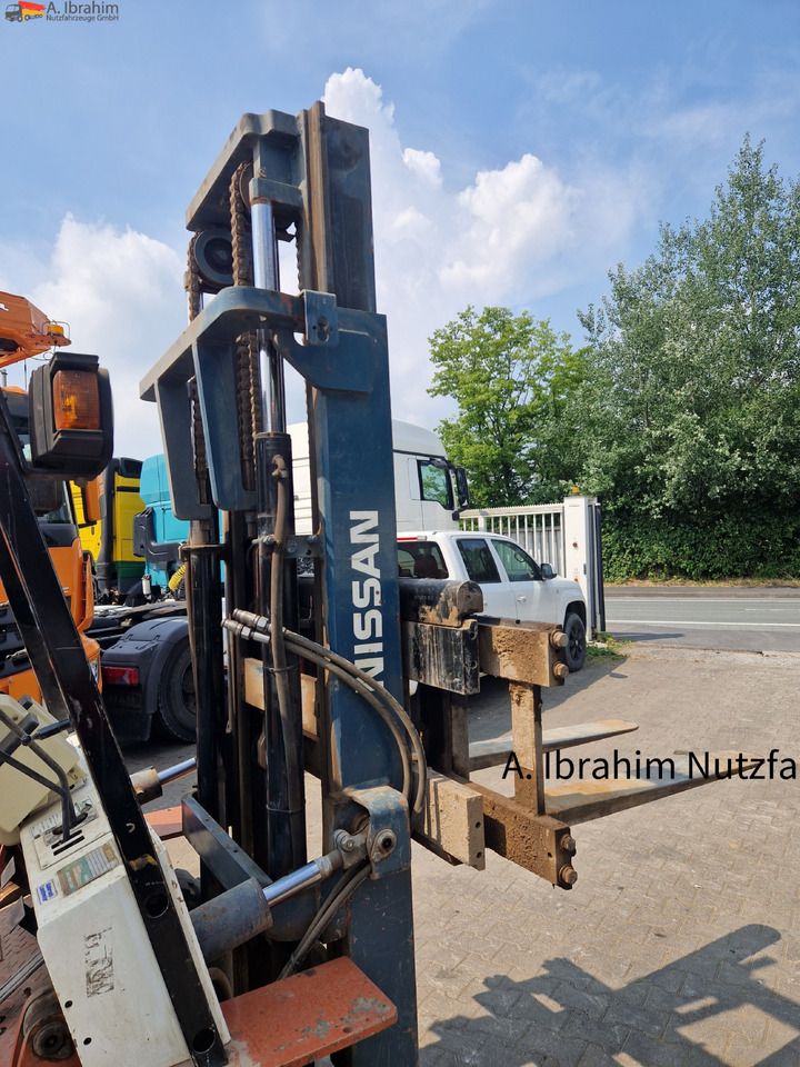 Nissan BF 03-40 4t Stapler - Forklift: picture 4 Nissan BF 03-40 4t Stapler - Forklift: picture 4