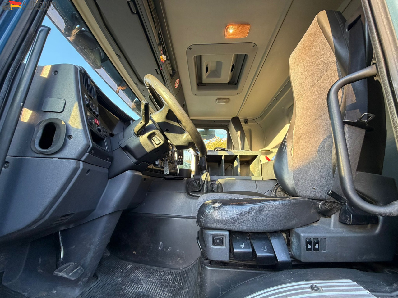 Scania B4X2 Edelstahlkipper für Tierkörperbeseitigung Kran MKG - Garbage truck: picture 2 Scania B4X2 Edelstahlkipper für Tierkörperbeseitigung Kran MKG - Garbage truck: picture 2