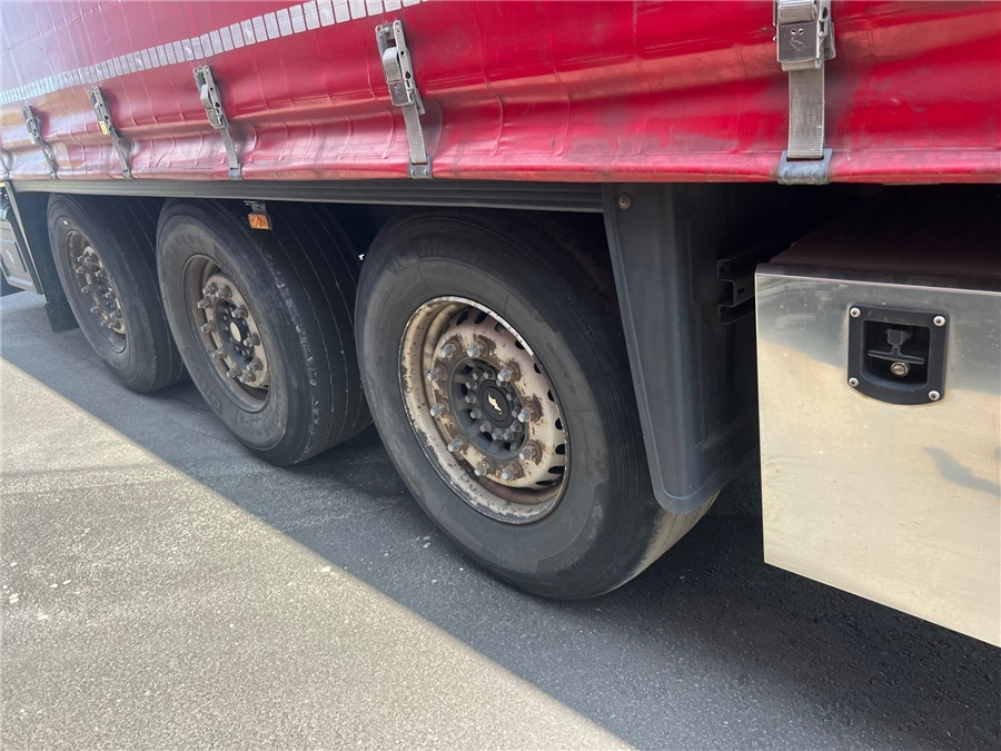 Curtainsider semi-trailer SCHMITZ CARGOBULL SCB-S3T TETO ELEVAR: picture 8 Curtainsider semi-trailer SCHMITZ CARGOBULL SCB-S3T TETO ELEVAR: picture 8
