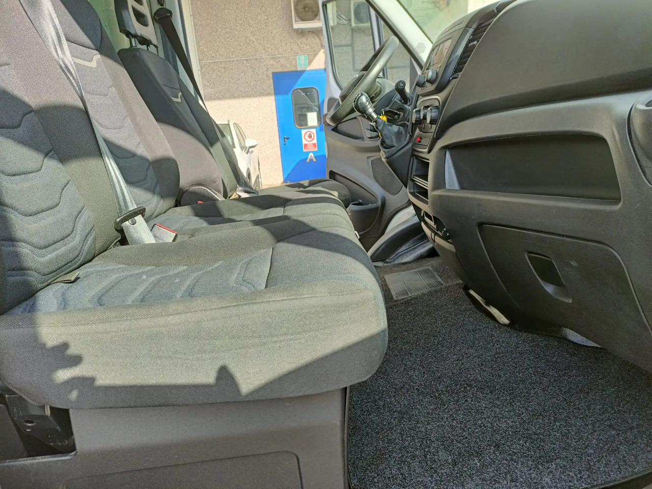 IVECO DAILY 35C14 - Commercial vehicle: picture 2 IVECO DAILY 35C14 - Commercial vehicle: picture 2