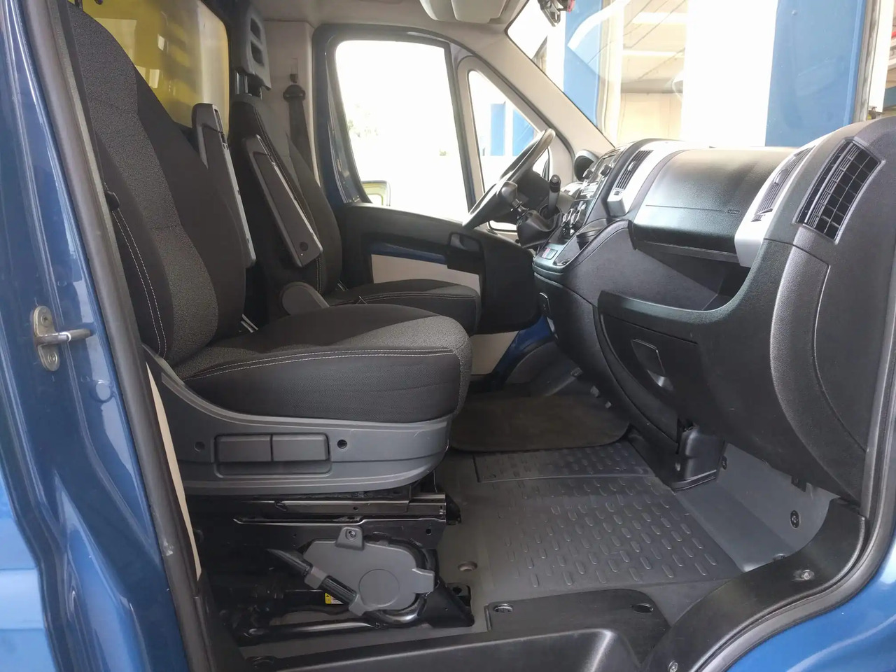 FIAT DUCATO MAXI 35 - Closed box van: picture 4 FIAT DUCATO MAXI 35 - Closed box van: picture 4