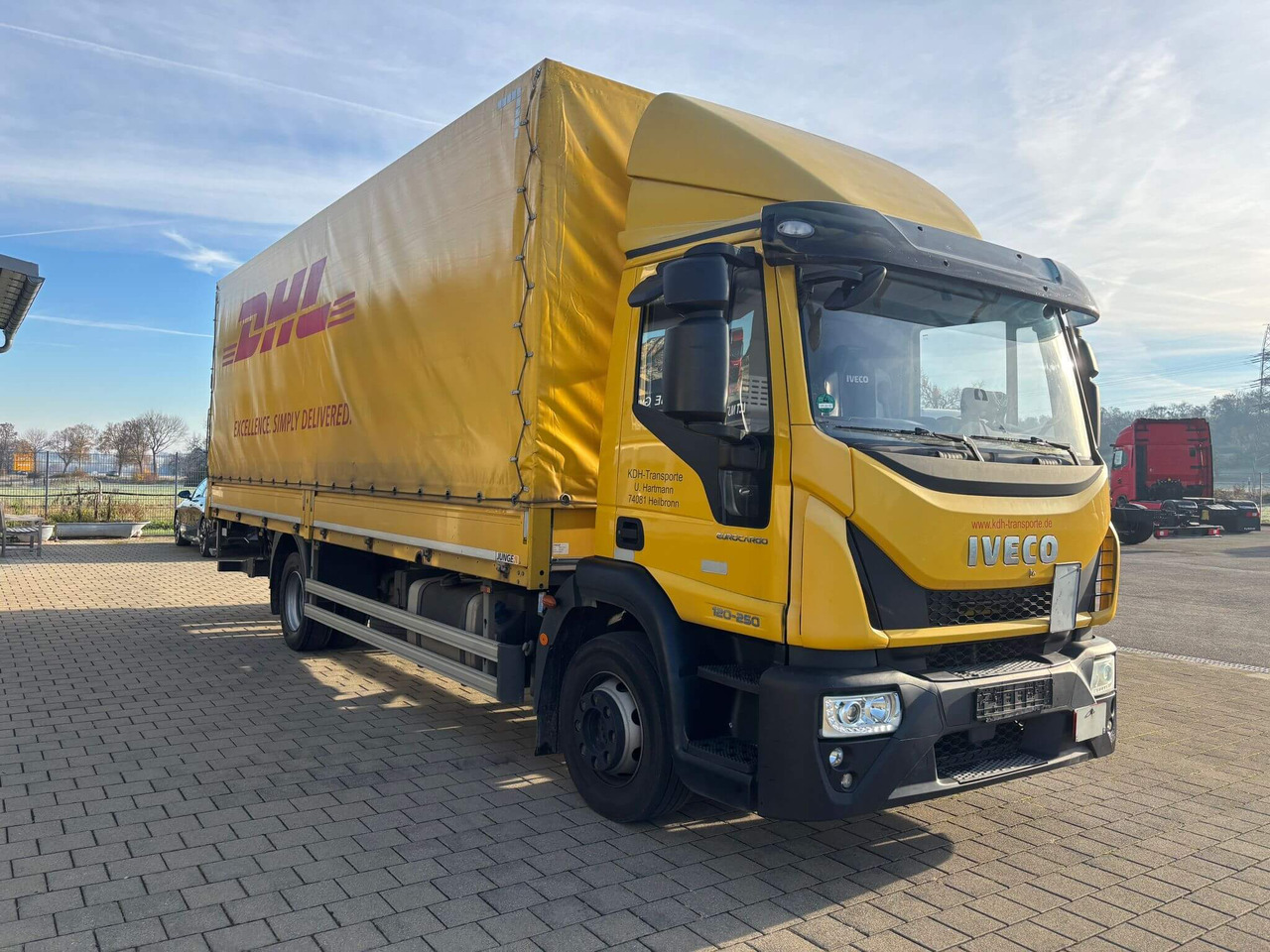IVECO EUROCARGO 120E25P - Curtainsider truck: picture 2 IVECO EUROCARGO 120E25P - Curtainsider truck: picture 2