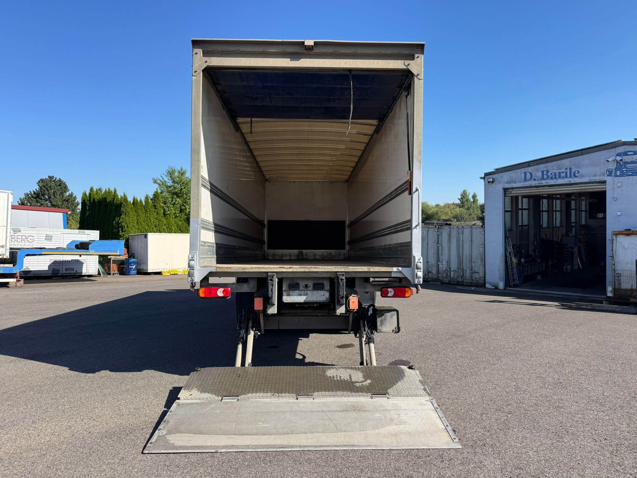 IVECO EUROCARGO 160E25P - Box truck: picture 2 IVECO EUROCARGO 160E25P - Box truck: picture 2