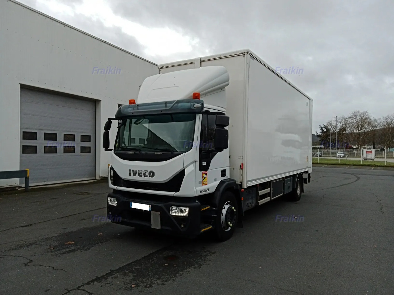 Box truck IVECO EUROCARGO 180EL32P EURO 6: picture 1