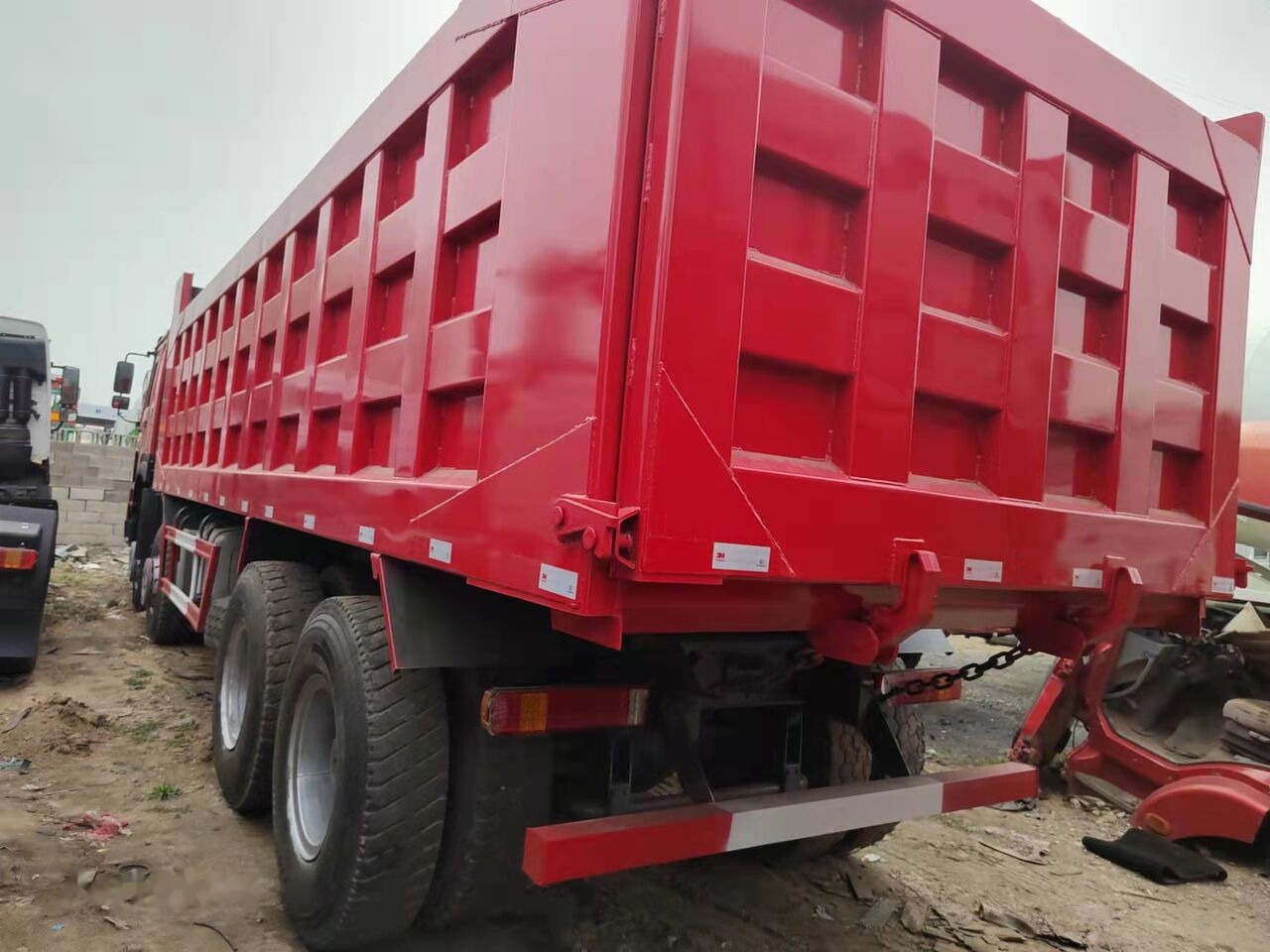 Howo 375 8x4 - Tipper: picture 4 Howo 375 8x4 - Tipper: picture 4