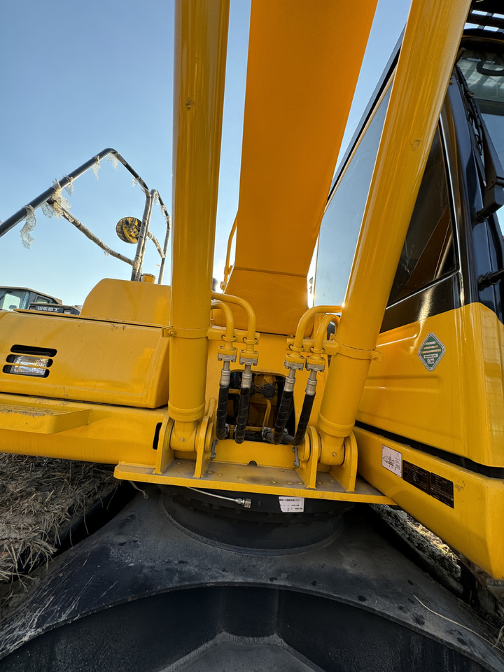 Komatsu PC210-8 - Crawler excavator: picture 2 Komatsu PC210-8 - Crawler excavator: picture 2