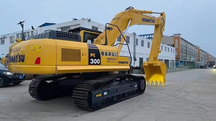 Komatsu PC300 - Crawler excavator: picture 5 Komatsu PC300 - Crawler excavator: picture 5