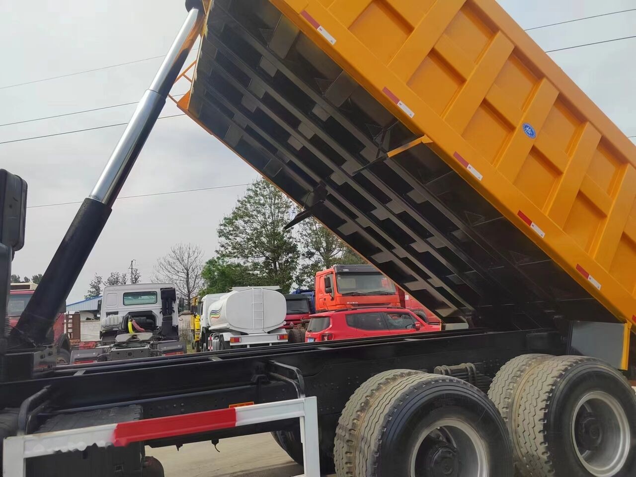 Shacman F3000 - Tipper: picture 1 Shacman F3000 - Tipper: picture 1