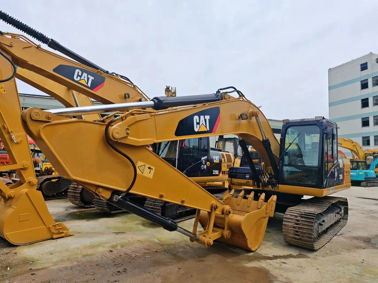 CAT 320D 320D2 320DL - Crawler excavator: picture 3 CAT 320D 320D2 320DL - Crawler excavator: picture 3