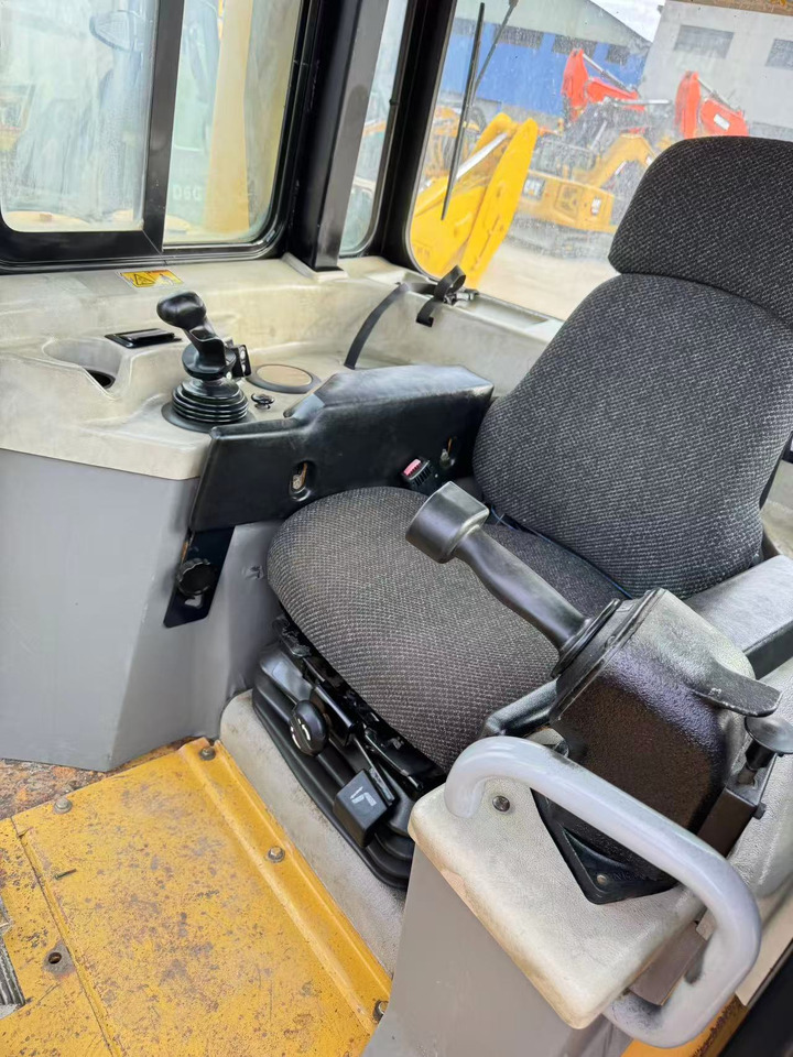 CATERPILLAR D6T - Bulldozer: picture 3 CATERPILLAR D6T - Bulldozer: picture 3