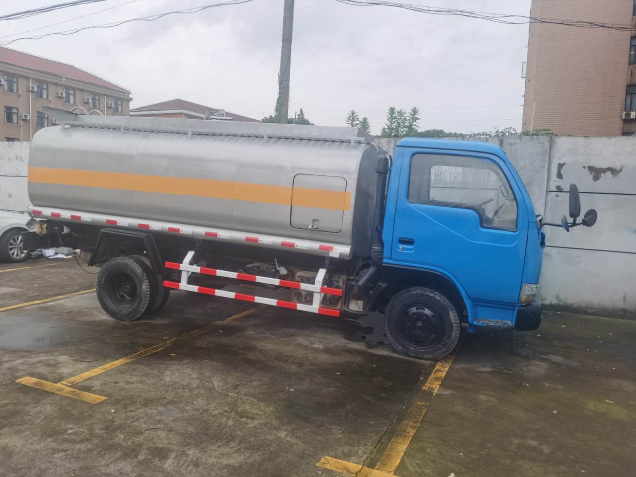 DONGFENG 6ton - Tank truck: picture 1 DONGFENG 6ton - Tank truck: picture 1
