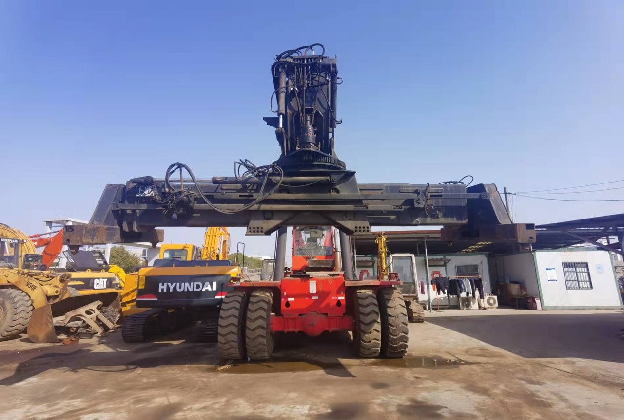 KALMAR DRF450 - Reach stacker: picture 1 KALMAR DRF450 - Reach stacker: picture 1