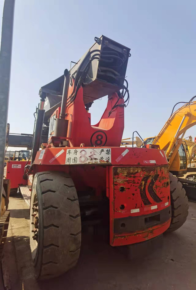 KALMAR DRF450 - Reach stacker: picture 5 KALMAR DRF450 - Reach stacker: picture 5