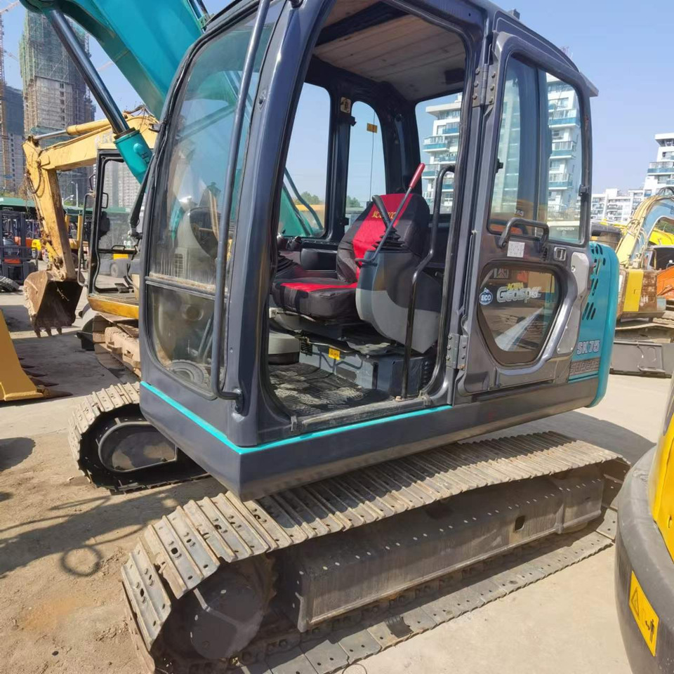 Mini excavator KOBELCO SK75: picture 6