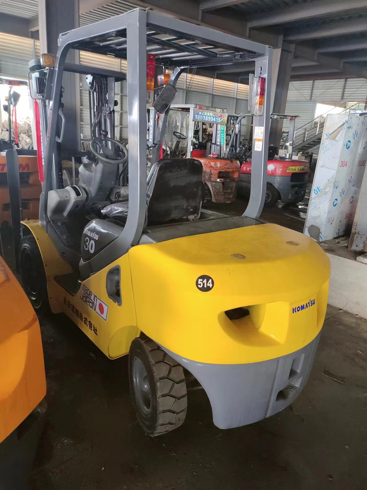 KOMATSU FD30 - Diesel forklift: picture 2 KOMATSU FD30 - Diesel forklift: picture 2