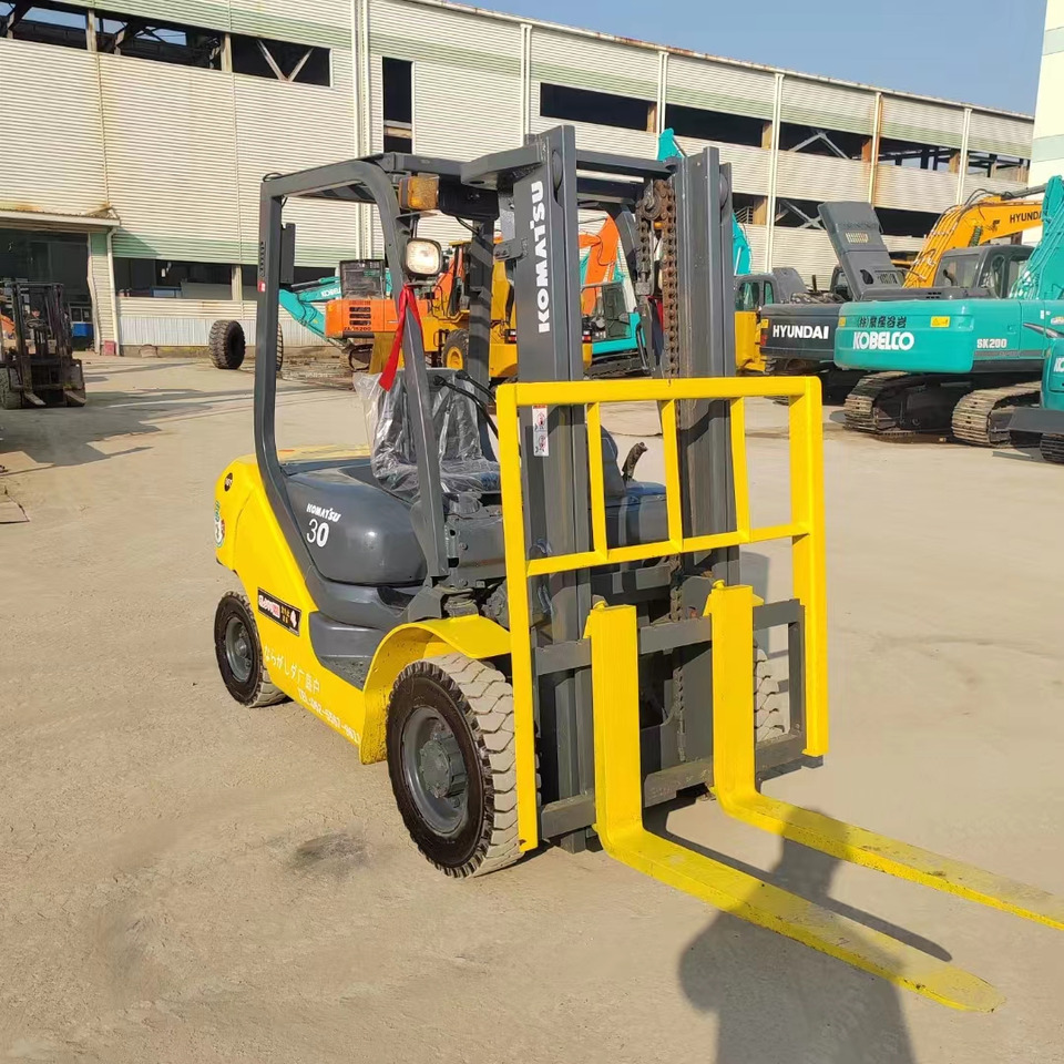 KOMATSU FD30 - Diesel forklift: picture 2 KOMATSU FD30 - Diesel forklift: picture 2