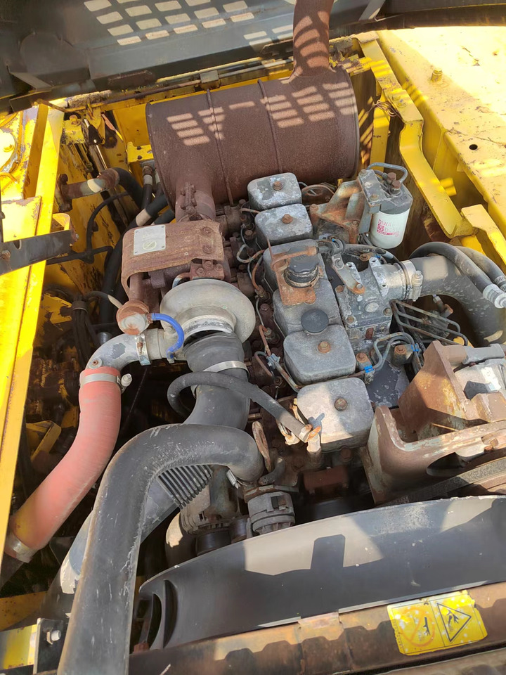 KOMATSU PC220-7 PC200-7 - Crawler excavator: picture 5 KOMATSU PC220-7 PC200-7 - Crawler excavator: picture 5