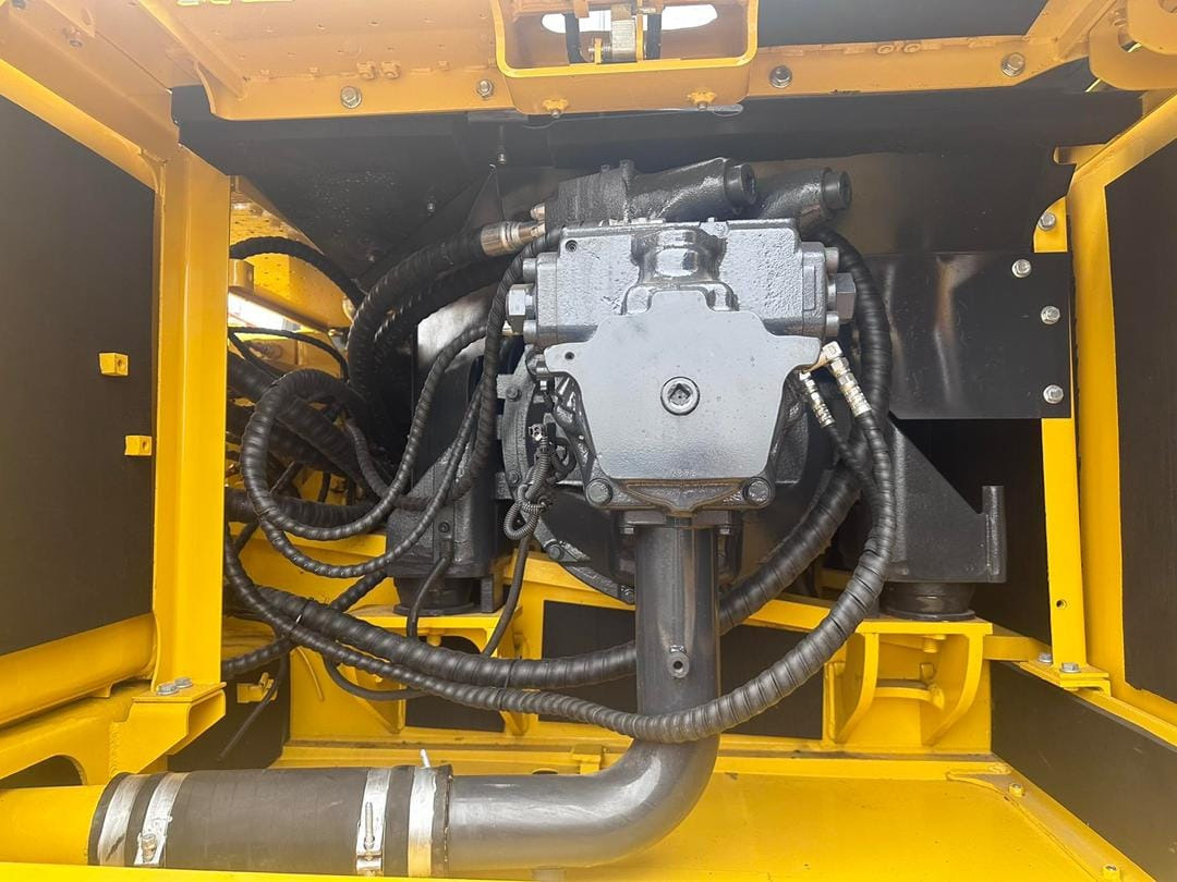 KOMATSU PC300-8 - Crawler excavator: picture 4 KOMATSU PC300-8 - Crawler excavator: picture 4