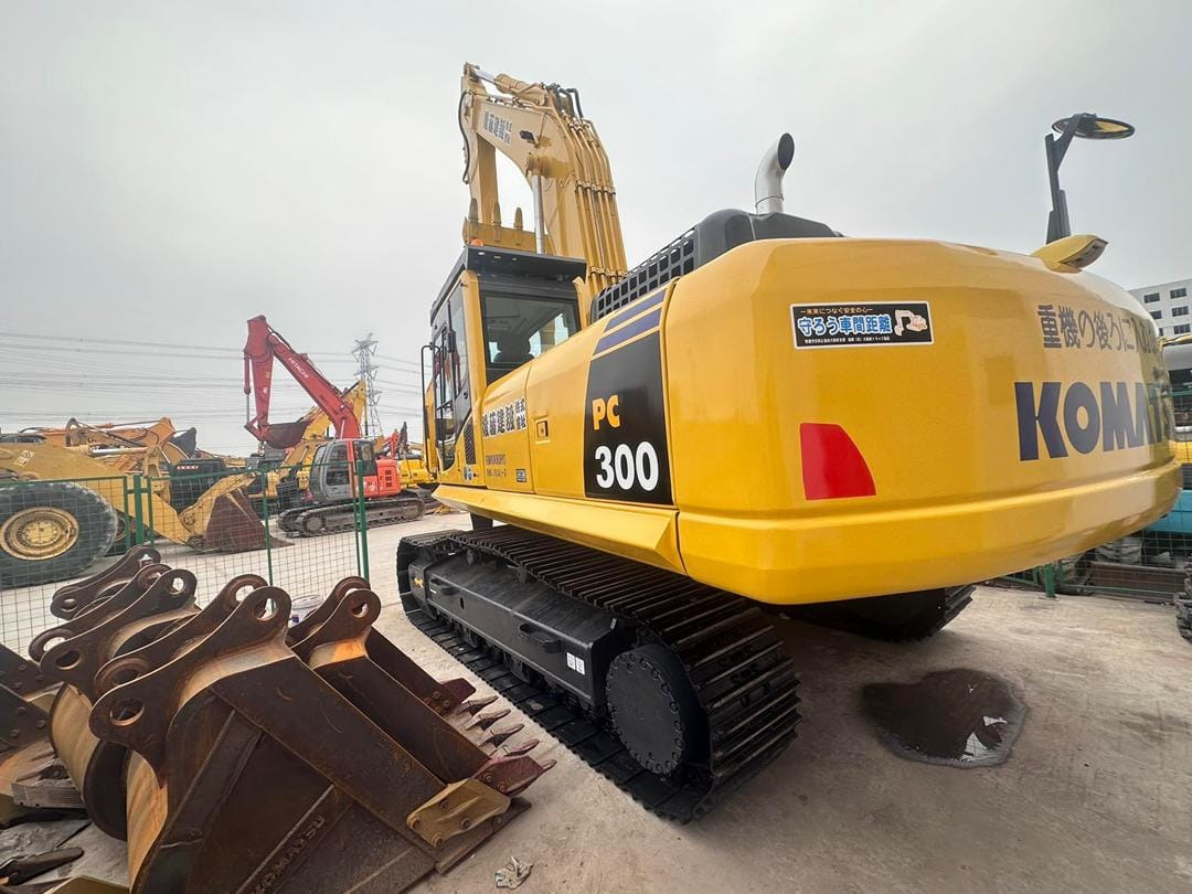 KOMATSU PC300-8 - Crawler excavator: picture 1 KOMATSU PC300-8 - Crawler excavator: picture 1