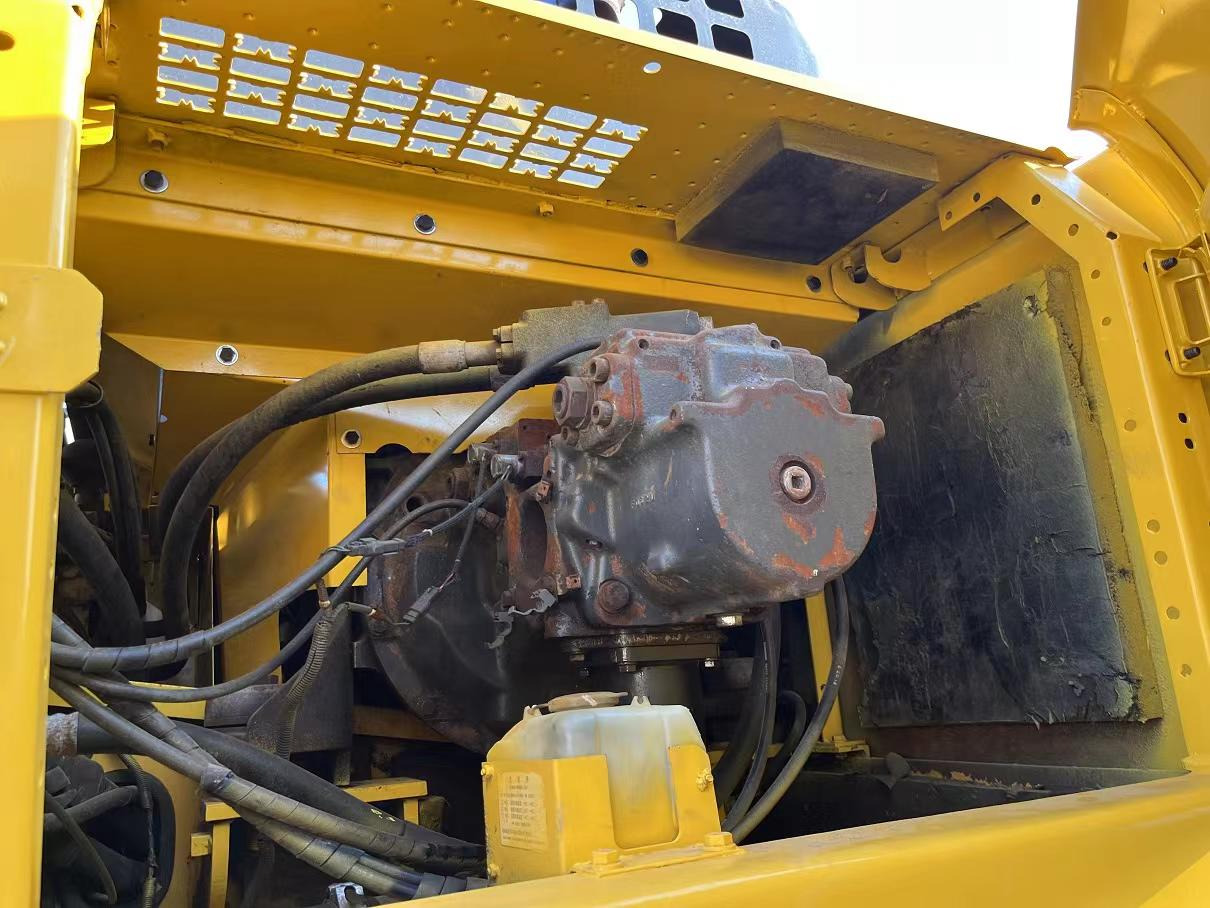 KOMATSU PC400-8 - Crawler excavator: picture 5 KOMATSU PC400-8 - Crawler excavator: picture 5