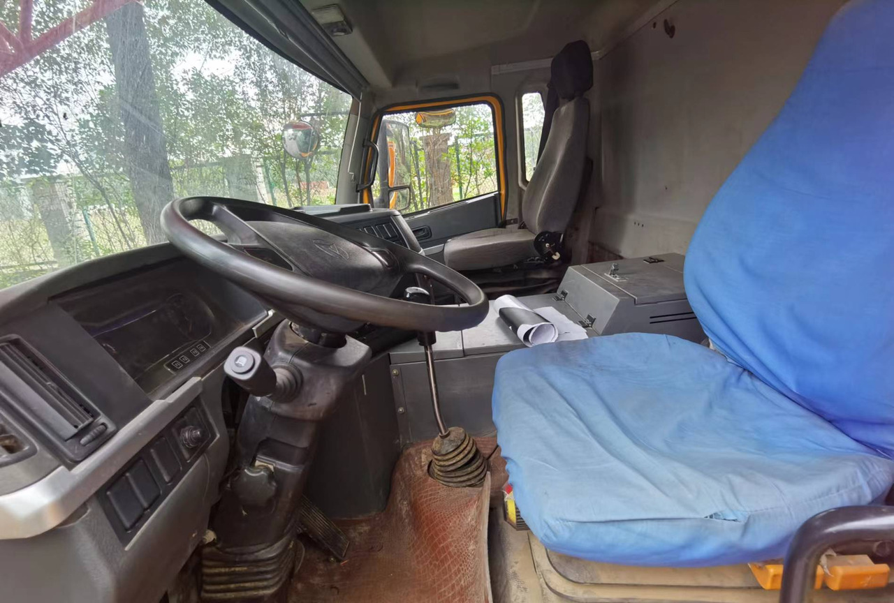 SANY STC800 - Mobile crane: picture 4 SANY STC800 - Mobile crane: picture 4