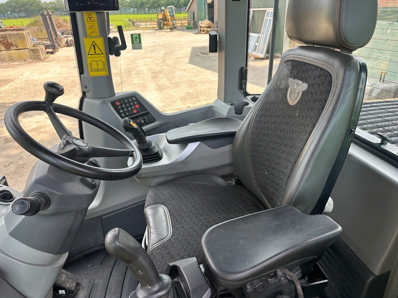 Wheel loader Case 721G: picture 9