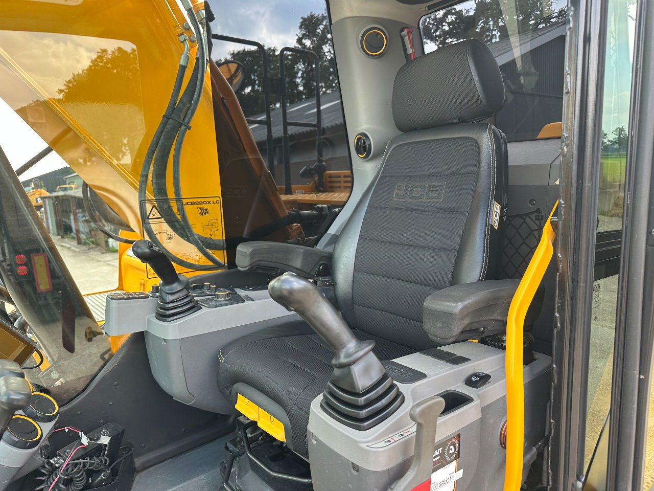 Crawler excavator JCB 220Xlc: picture 9 Crawler excavator JCB 220Xlc: picture 9