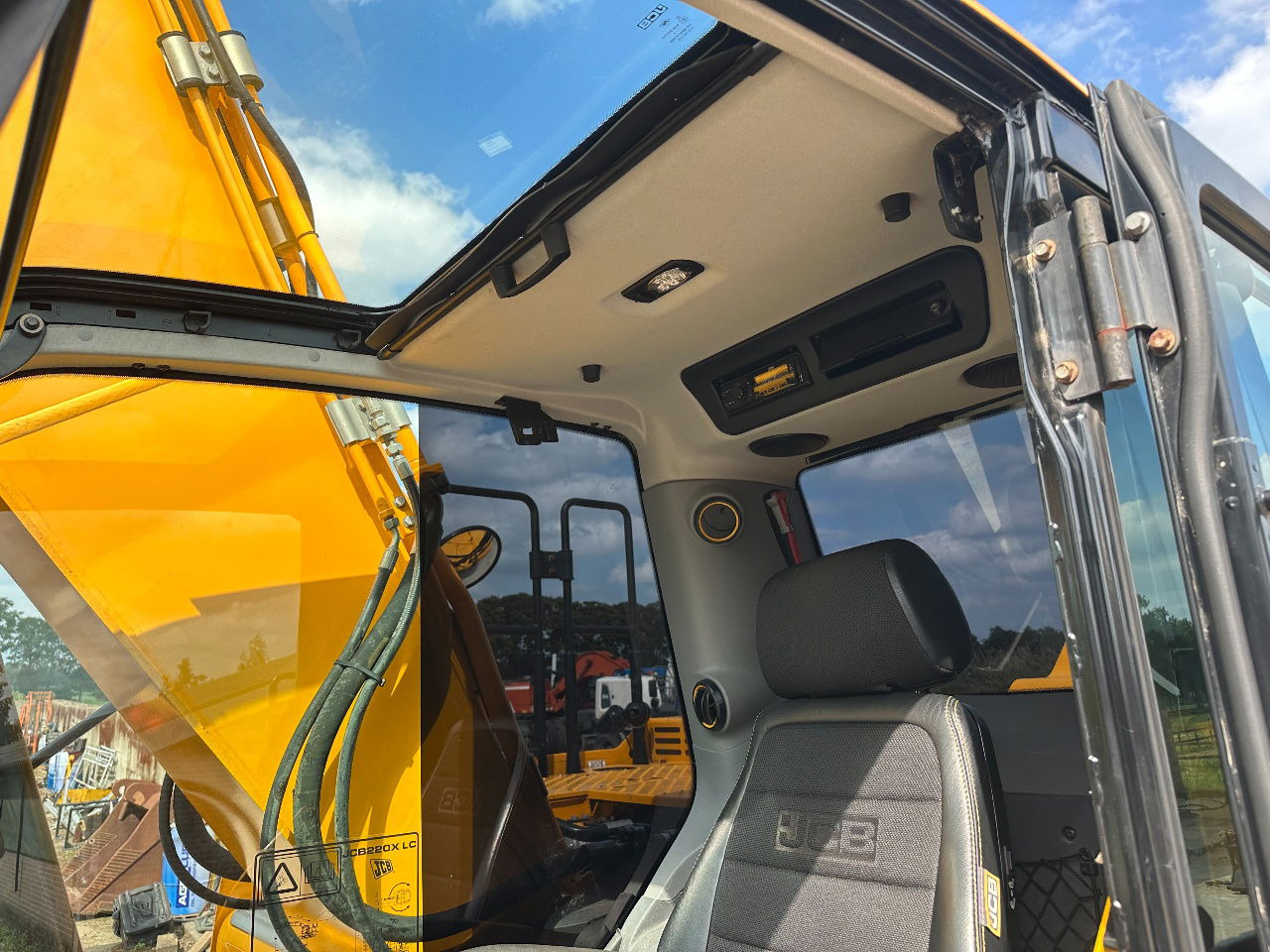 Crawler excavator JCB 220Xlc: picture 12 Crawler excavator JCB 220Xlc: picture 12