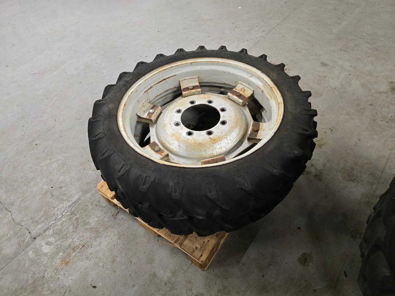 Wheel and tire package for Agricultural machinery DEKK, FELGLODD, REDSKAPRAMME Q4: picture 15