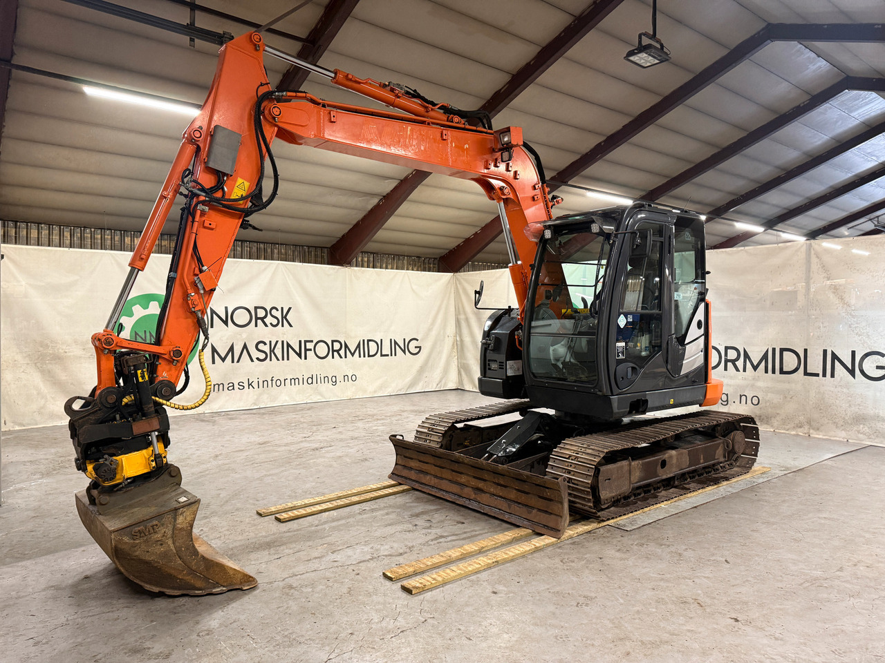 Mini excavator Hitachi ZX85US-5A: picture 1