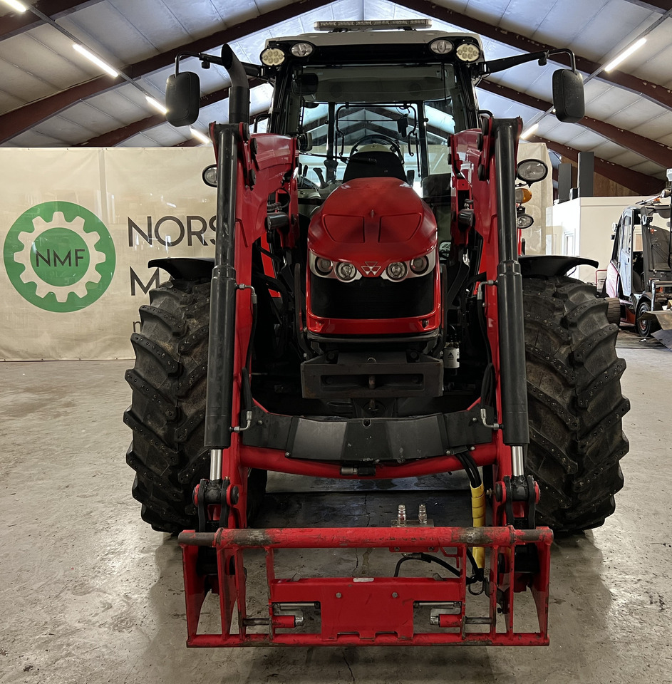 Massey Ferguson 5613 Dyna 6 - Farm tractor: picture 3 Massey Ferguson 5613 Dyna 6 - Farm tractor: picture 3