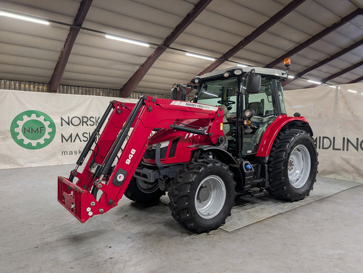 Massey Ferguson 5712SL - Farm tractor: picture 1 Massey Ferguson 5712SL - Farm tractor: picture 1