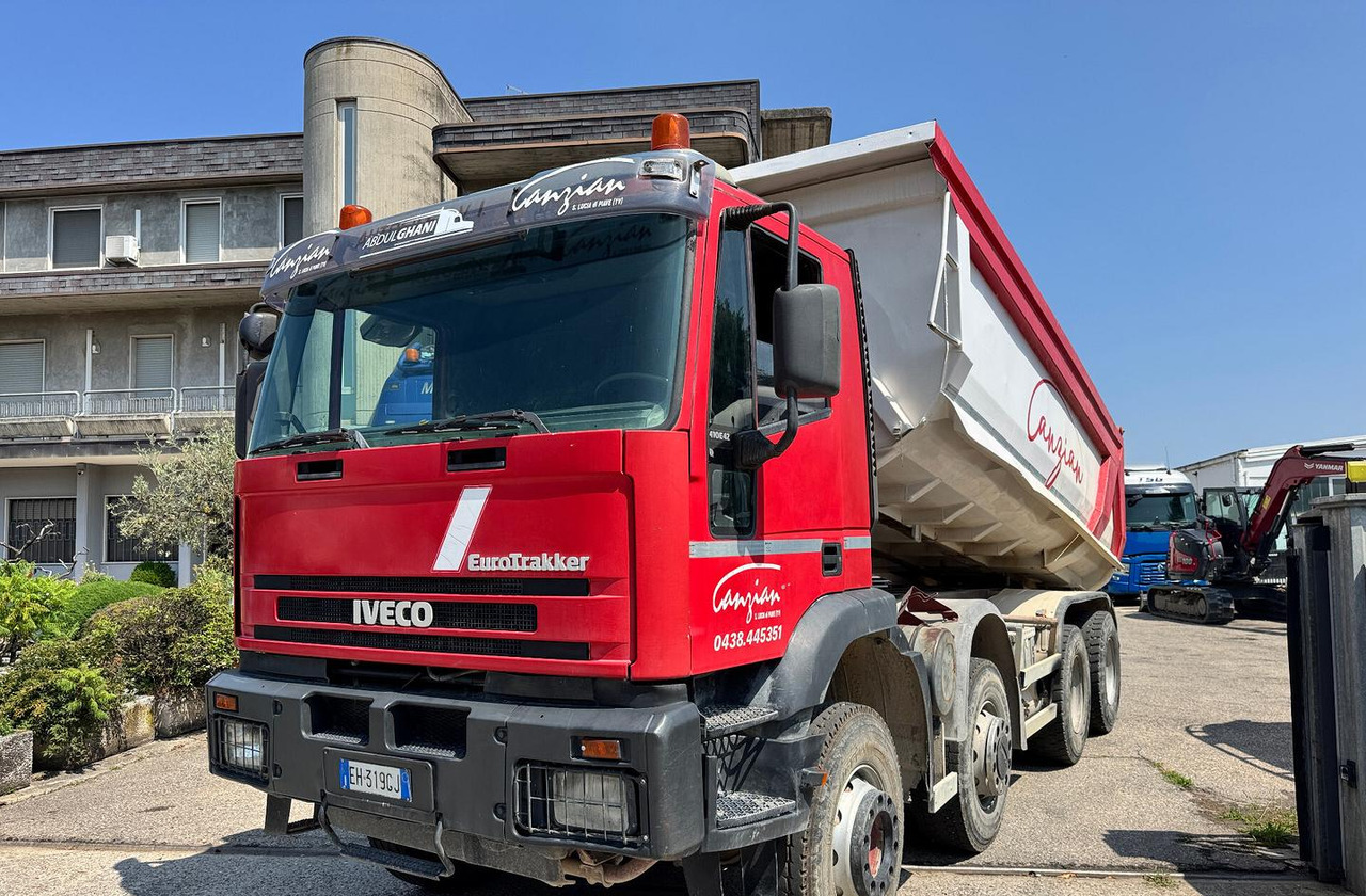 IVECO TRAKKER 420 - 8X4 - Tipper: picture 5 IVECO TRAKKER 420 - 8X4 - Tipper: picture 5