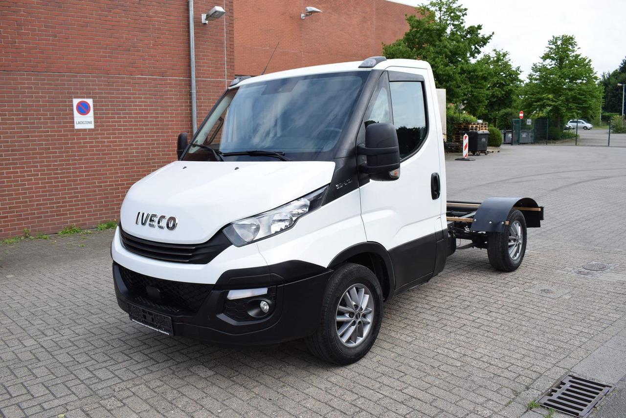 Iveco Daily 35 S21 3,0 Automatik Luftfederung Tempomat - Cab chassis truck: picture 1 Iveco Daily 35 S21 3,0 Automatik Luftfederung Tempomat - Cab chassis truck: picture 1