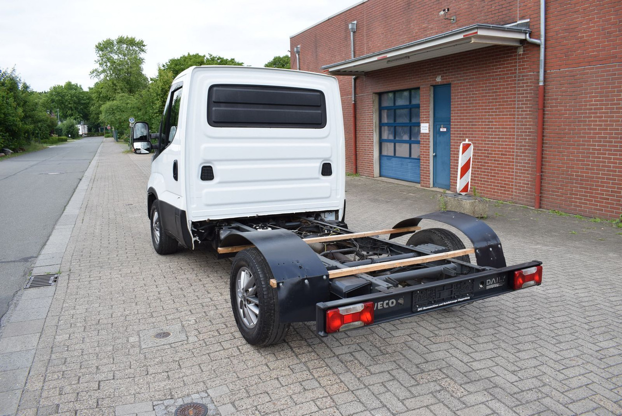 Iveco Daily 35 S21 3,0 Automatik Luftfederung Tempomat - Cab chassis truck: picture 5 Iveco Daily 35 S21 3,0 Automatik Luftfederung Tempomat - Cab chassis truck: picture 5