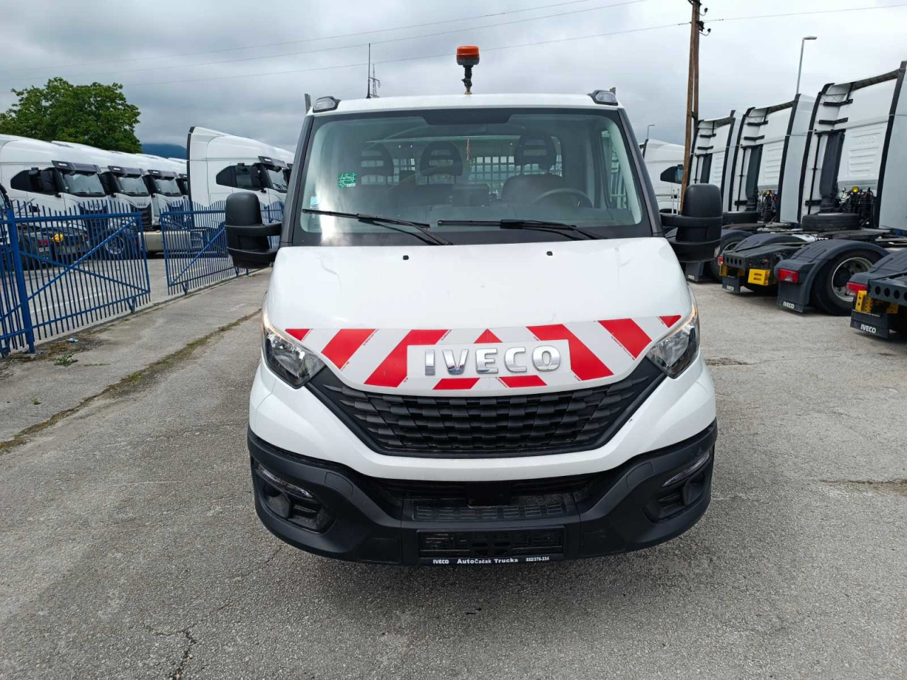 Tipper van IVECO Daily 35C14: picture 8