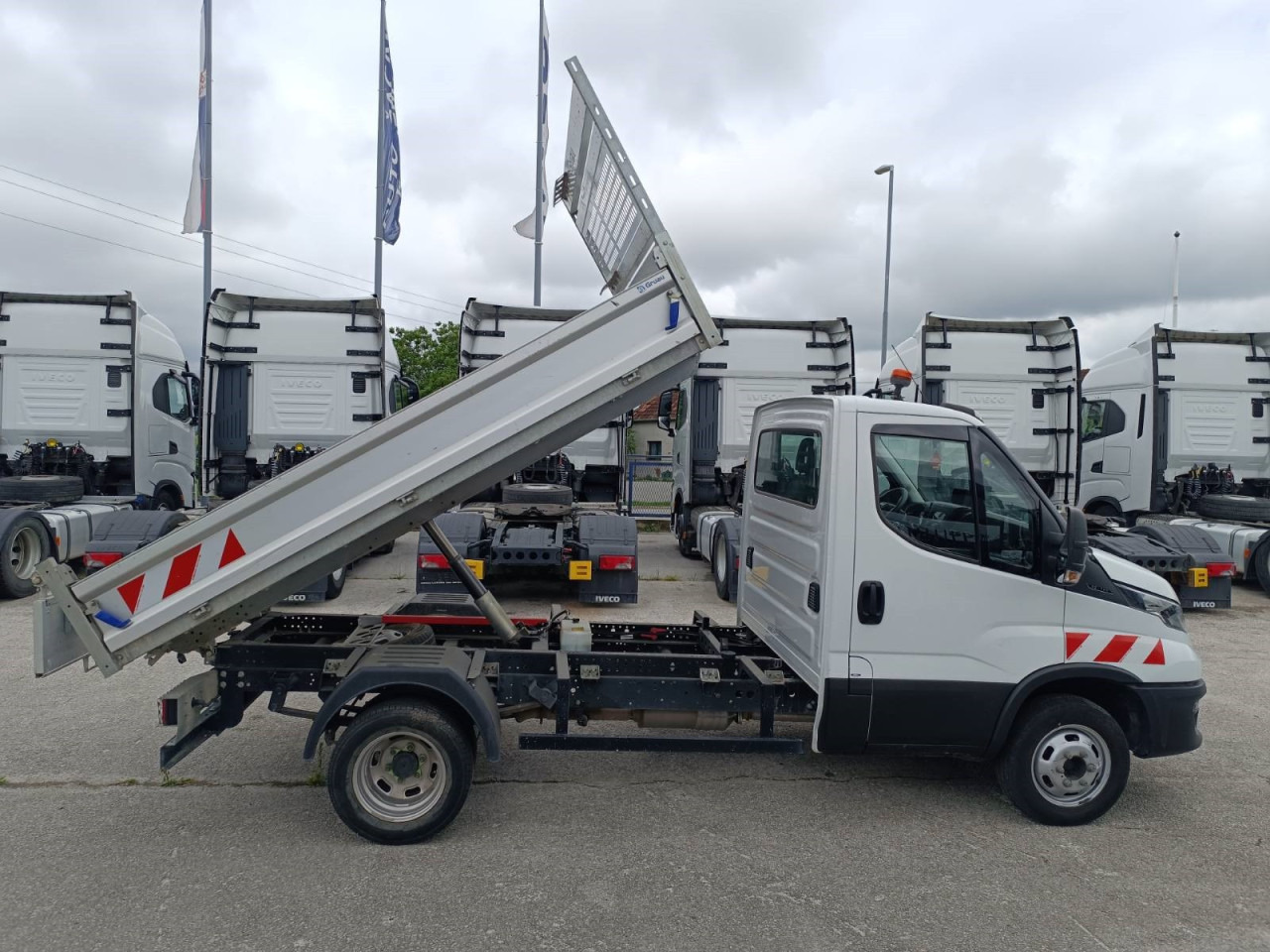 Tipper van IVECO Daily 35C14: picture 14