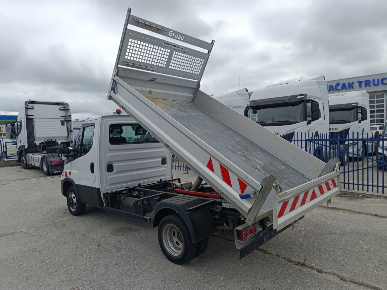 Tipper van IVECO Daily 35C14: picture 13