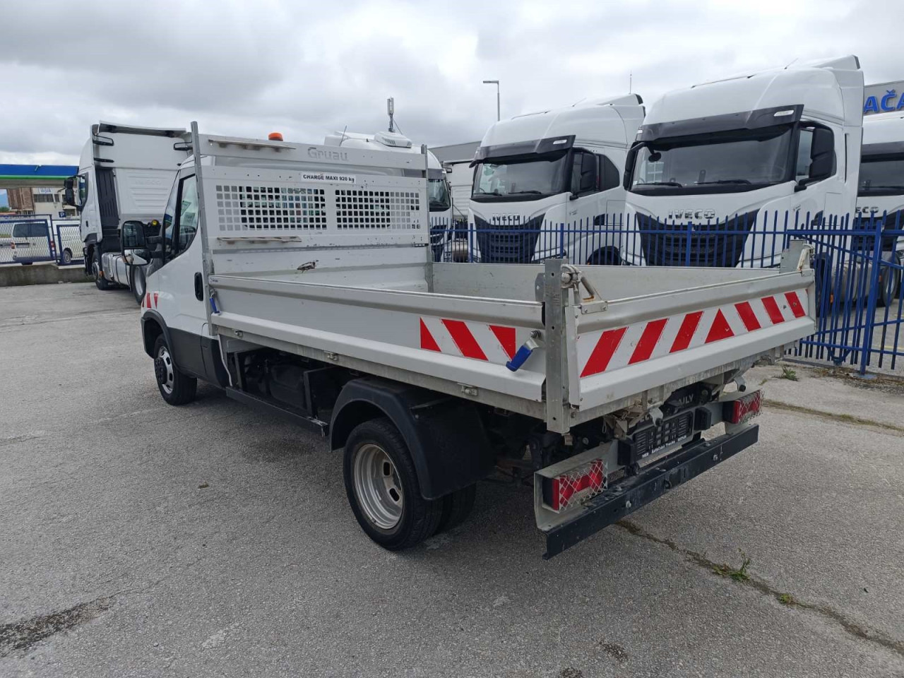 Tipper van IVECO Daily 35C14: picture 10
