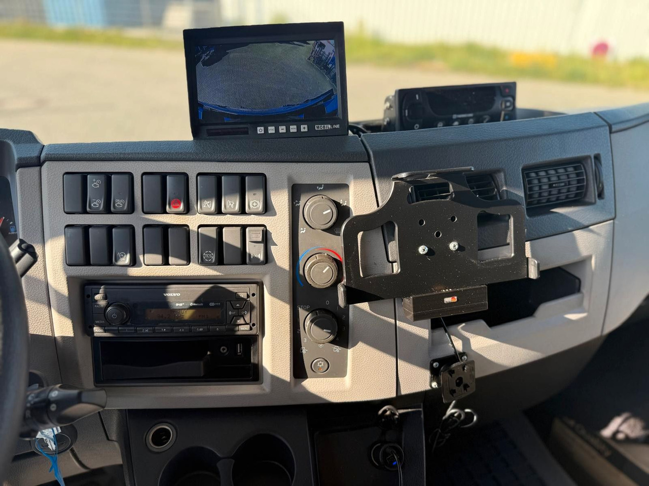 Volvo FL 42 R 240 +Thermoking T-880R+Kamera leasing Volvo FL 42 R 240 +Thermoking T-880R+Kamera: picture 12 Volvo FL 42 R 240 +Thermoking T-880R+Kamera leasing Volvo FL 42 R 240 +Thermoking T-880R+Kamera: picture 12