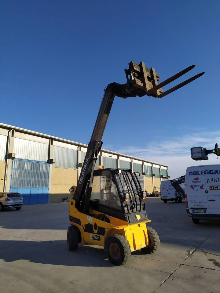 JCB TLT 30 - Telescopic handler: picture 1 JCB TLT 30 - Telescopic handler: picture 1